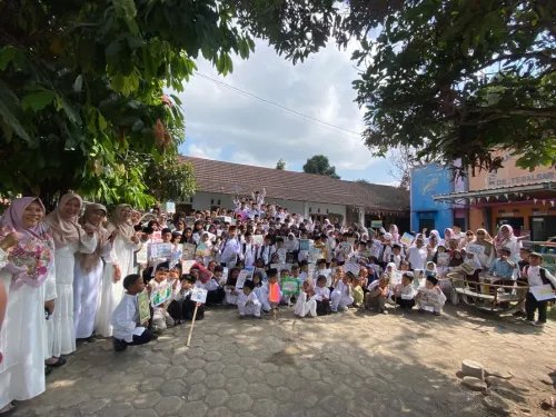 SDN Tegalsari 2 Bersama TK Pertiwi Tegalsari Gelar Kirab Peringatan Hari Santri 2026