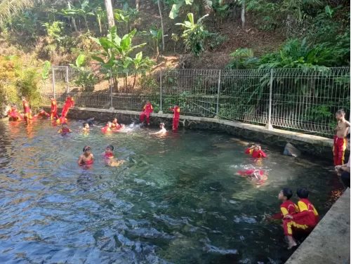 Outing Class SD Negeri Tegalsari 2 ke Pemandian Beji Candimulyo, Belajar Sambil Bergembira