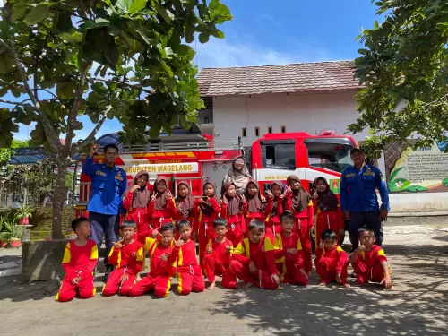 Kegiatan Sepekan Tengah Semester Bersama Damkar di SD Negeri Tegalsari 2